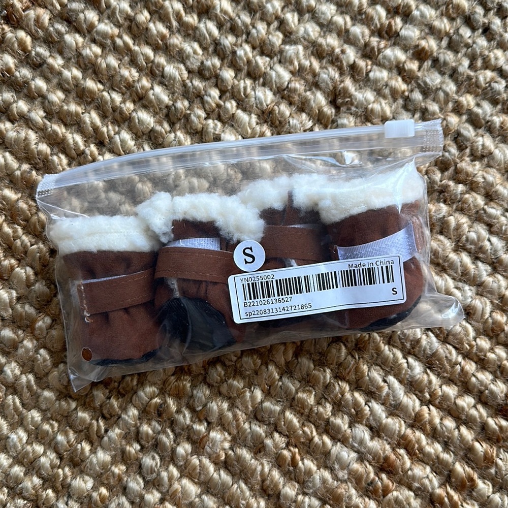 4 Piece Plush Pet Shoes
